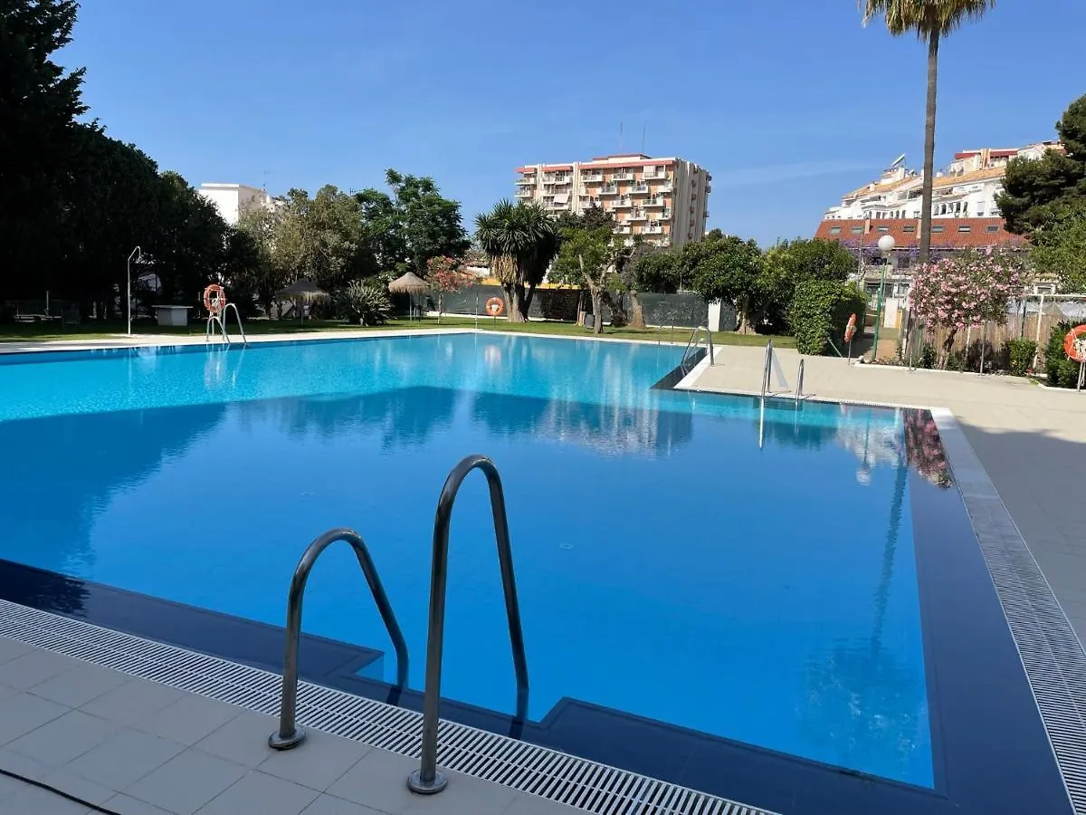 Apartamento con piscina a 500m de la playa en Benalmadena Costa 0*,  España