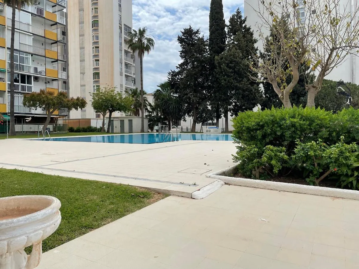 Apartamento con piscina a 500m de la playa en Benalmadena Costa